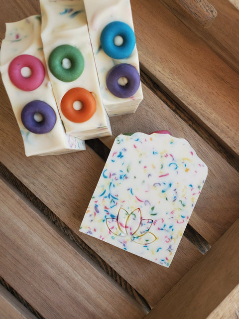 Savon confettis FrootLoops | Clé à vie | Espace local
