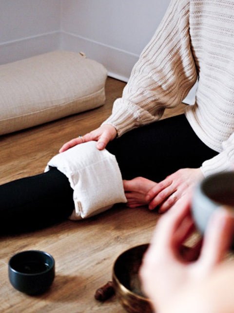 Long coussin enveloppant lavande sable | Amma Thérapie | Espace local